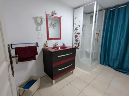 Gîte rénové 4 pers. avec jardin 160 m² à Échallat : photo 30