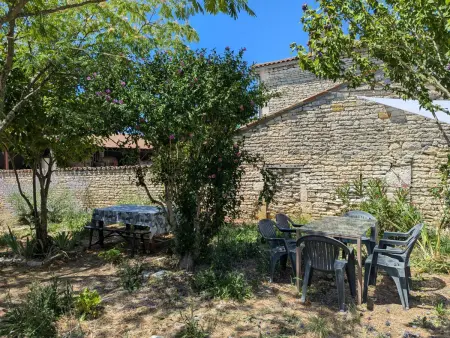 Gîte rénové 4 pers. avec jardin 160 m² à Échallat : photo 34