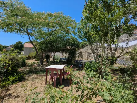 Gîte rénové 4 pers. avec jardin 160 m² à Échallat : photo 35