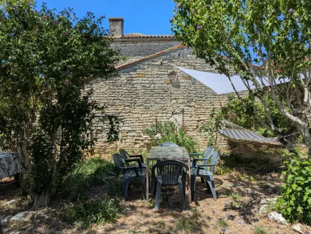 Gîte rénové 4 pers. avec jardin 160 m² à Échallat : photo 36