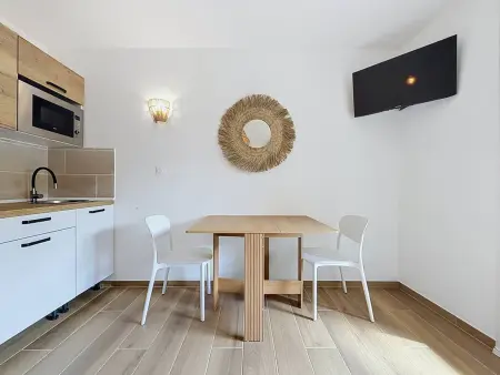 Studio climatisé terrasse ombragée – Saint-Cyr-sur-Mer : photo 3