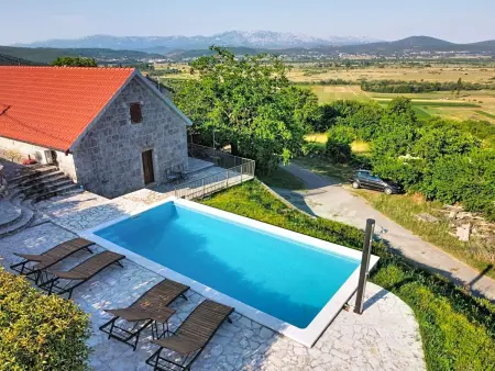 Maison Marija à Trilj avec piscine partagée : photo 1