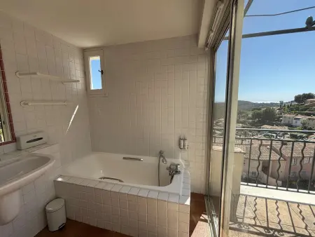 Appartement vue mer Saint-Cyr-sur-Mer - 6 pers. : photo 10