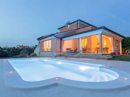 Villa Mirna à Medulin : maison 10 pers. piscine privée : photo 3