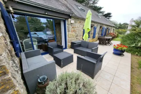 395693, Maison de vacances à Crozon avec terrasse - Photo 2