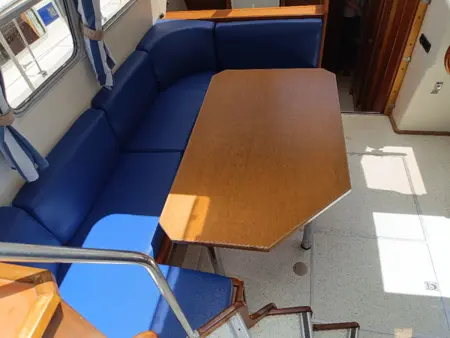 Bateau amarré à quai à Cognac - 3 cabines pour 9 personnes : photo 4