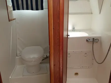 Bateau amarré à quai à Cognac - 3 cabines pour 9 personnes : photo 6