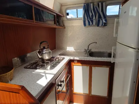 Bateau amarré à quai à Cognac - 3 cabines pour 9 personnes : photo 7