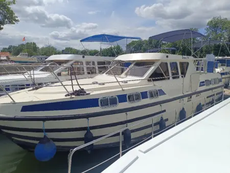 Bateau amarré à quai à Cognac - 3 cabines pour 9 personnes : photo 8