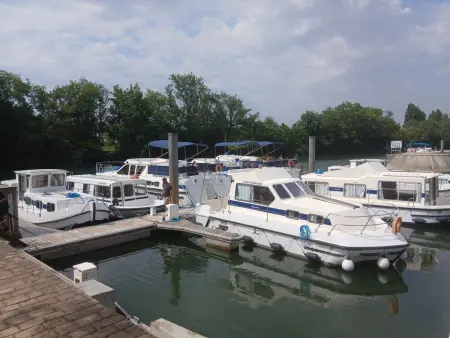 Bateau amarré à quai à Cognac - 3 cabines pour 9 personnes : photo 14
