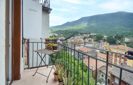 Maison de pierre aux monts Lépins avec vue montagne : photo 2