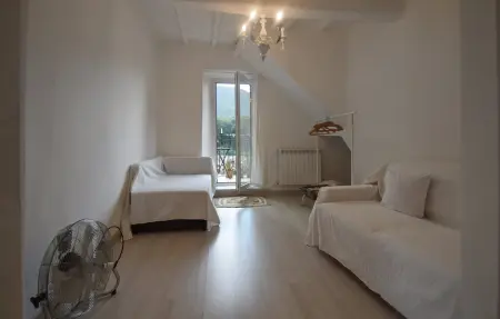 Maison de pierre aux monts Lépins avec vue montagne : photo 3