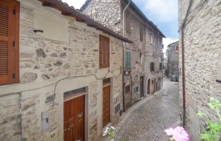 Maison de pierre aux monts Lépins avec vue montagne : photo 6