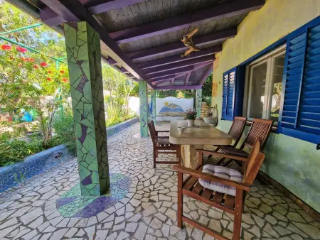Maison Nina à Pula : piscine et terrasse couverte : photo 9