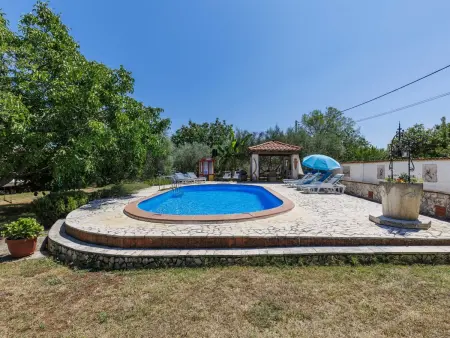 Maison Nina à Pula : piscine et terrasse couverte : photo 39