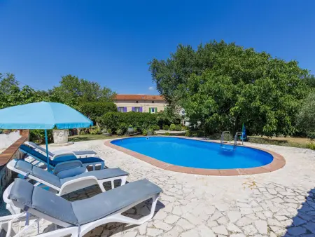 Maison Nina à Pula : piscine et terrasse couverte : photo 40
