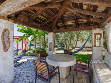 Maison Nina à Pula : piscine et terrasse couverte : photo 45