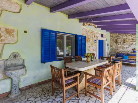Maison Nina à Pula : piscine et terrasse couverte : photo 53