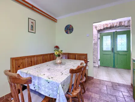 Maison Helena à Pula : terrasse et piscine commune : photo 27
