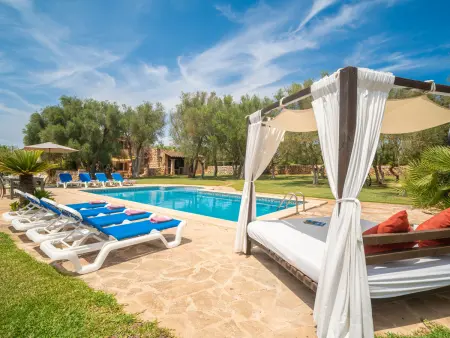 Location villa à Es Llombards, Villa en pierre avec piscine - Calme