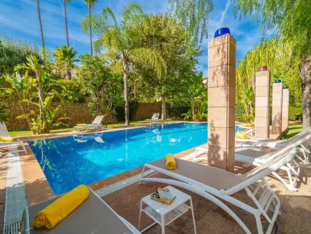 Location gite à Inca, Villa avec piscine privée et clim - 8 pers.