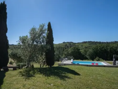 Location maison à Sauveterre la Lemance, Spacieux gite avec piscine privé et vue dégagée
