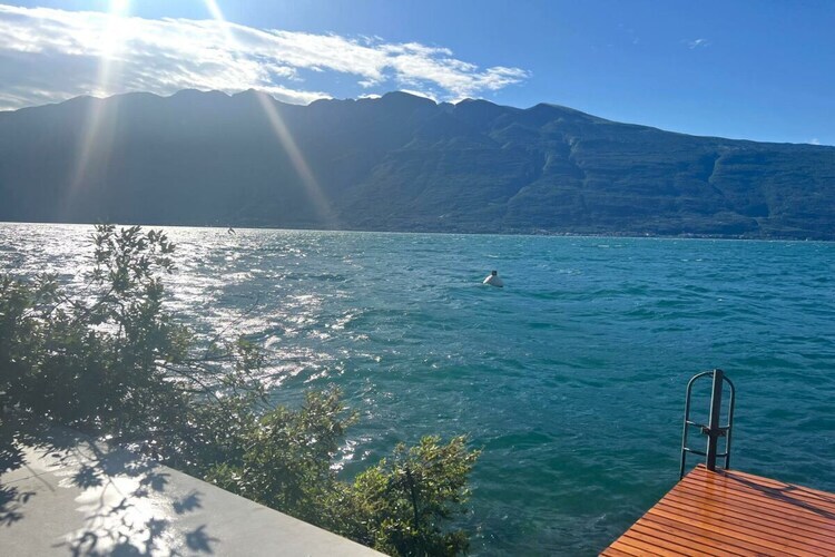Maison de luxe les pieds dans le lac de Garde - Photo 4