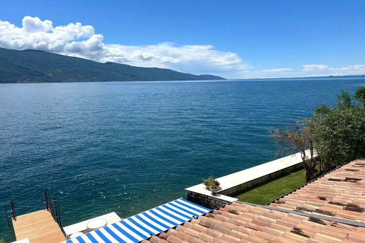 Maison de luxe les pieds dans le lac de Garde - Photo 5