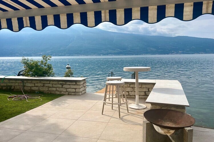 Maison de luxe les pieds dans le lac de Garde - Photo 9