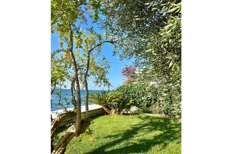 Maison de luxe les pieds dans le lac de Garde - Photo 15