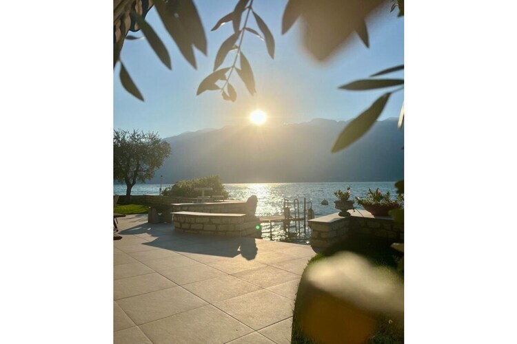 Maison de luxe les pieds dans le lac de Garde - Photo 16