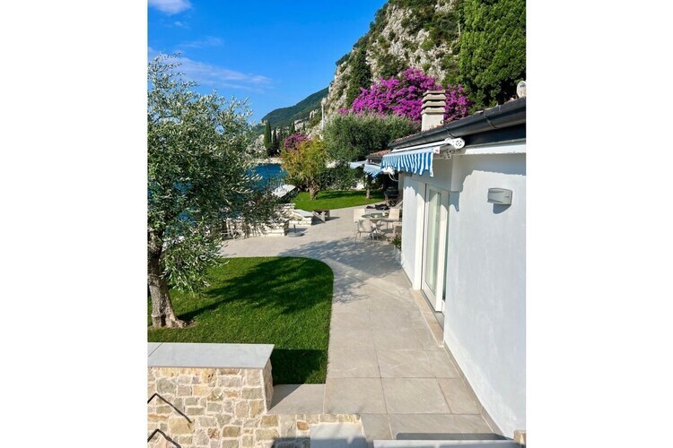 Maison de luxe les pieds dans le lac de Garde - Photo 17