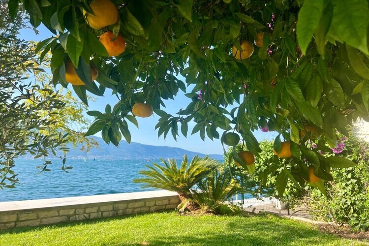 Maison de luxe les pieds dans le lac de Garde - Photo 18