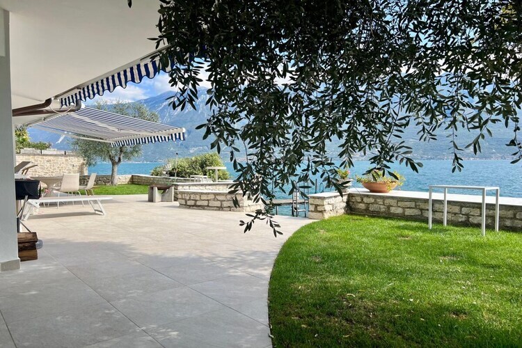 Maison de luxe les pieds dans le lac de Garde - Photo 19