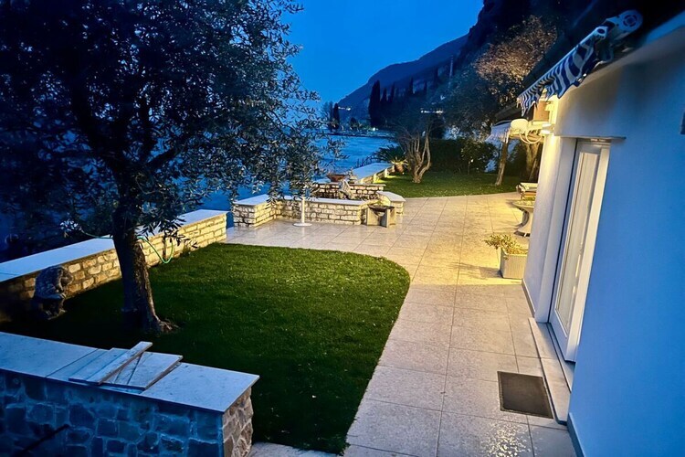 Maison de luxe les pieds dans le lac de Garde - Photo 21