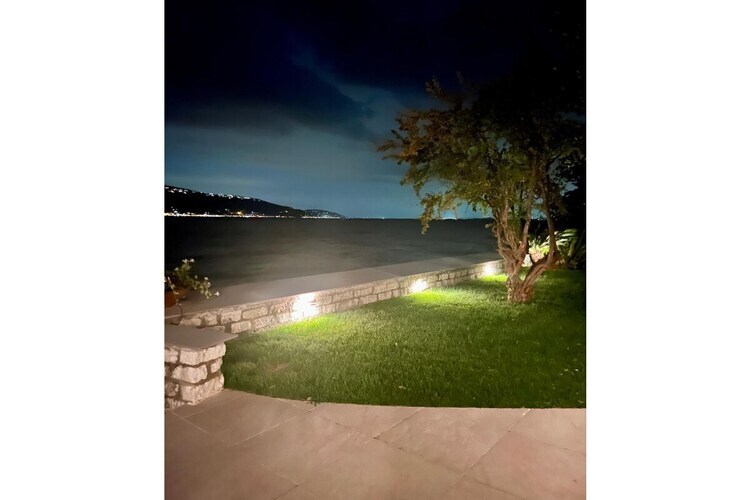 Maison de luxe les pieds dans le lac de Garde - Photo 23