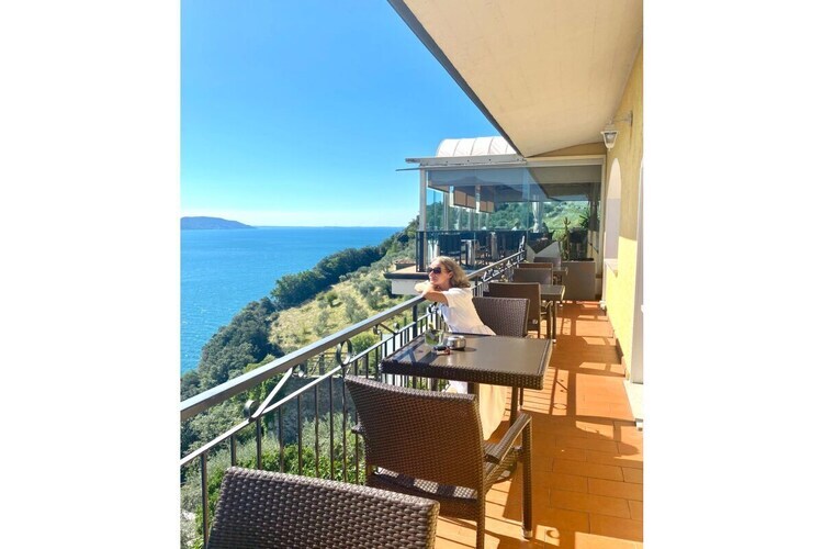 Maison de luxe les pieds dans le lac de Garde - Photo 36