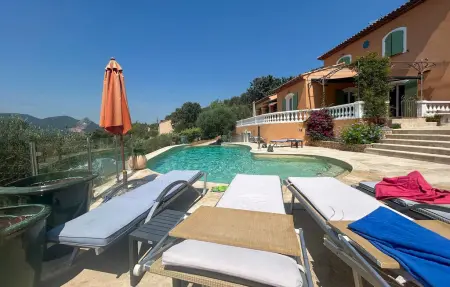 Studio avec rez-de-jardin et piscine à Camps-la-Source