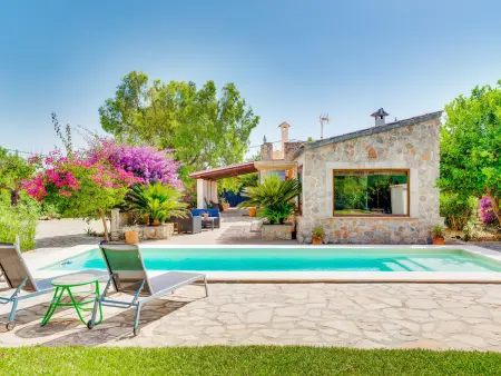 Location gite à Inca, Charmante maison avec piscine, clim et parking - 6 pers.