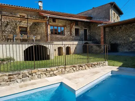 Location gite à MACLAS, Maison de caractère avec piscine - 12 pers.