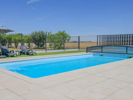 Location gite à PRECY SAINT MARTIN, Maison avec piscine - 12 pers.