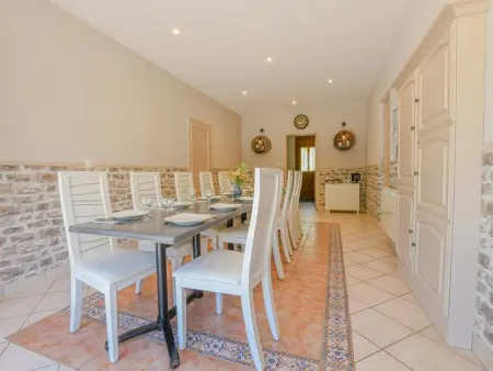Gîte 12 pers. avec piscine à Précy-Saint-Martin : photo 2