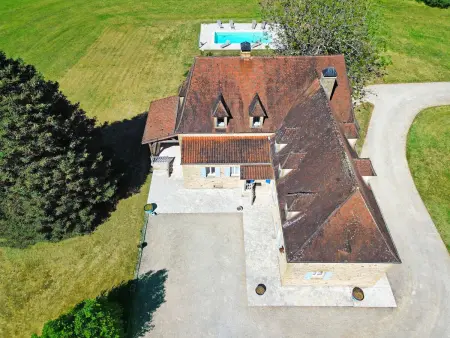 Location maison à Le Bugue, Superbe maison de campagne, piscine et climatisation