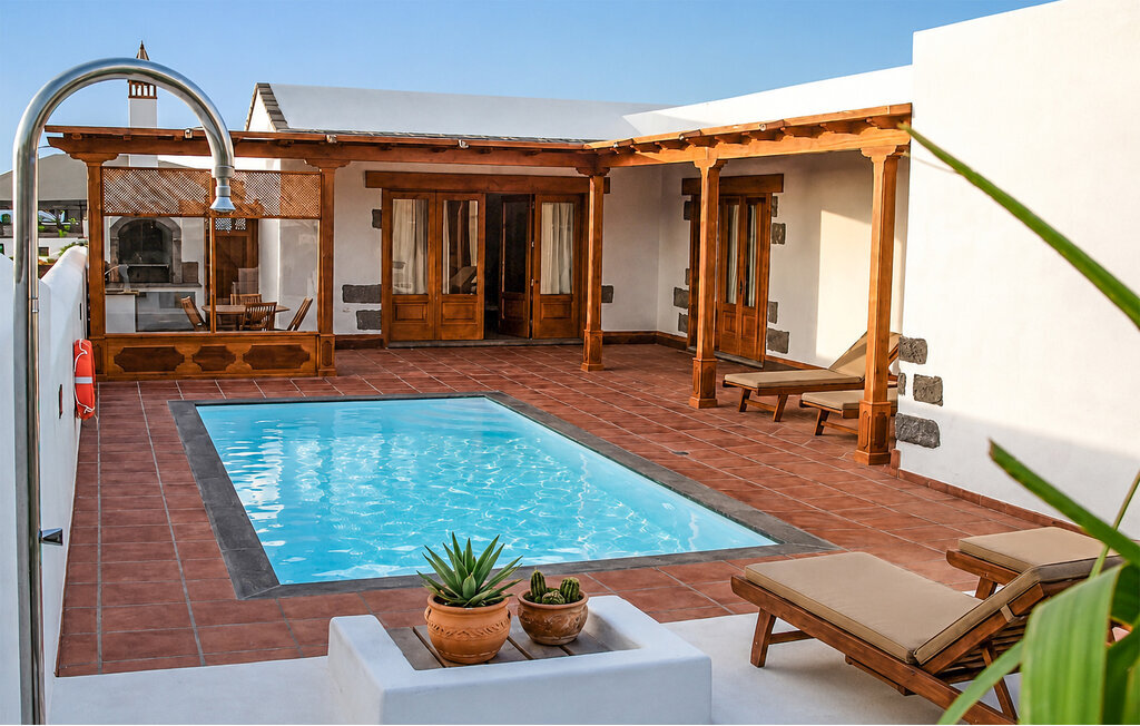 Villa Buenlugar à Yaiza, piscine et vue volcanique - Photo 2