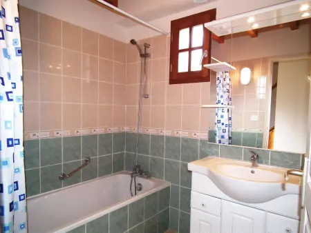 Villa 2 chambres avec jacuzzi à Gavaudun : photo 8