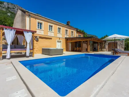 Maison Kuca Margareta avec jacuzzi et terrasse 50 m²