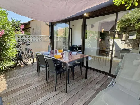 Maison climatisée sur le bras de mer à Gruissan