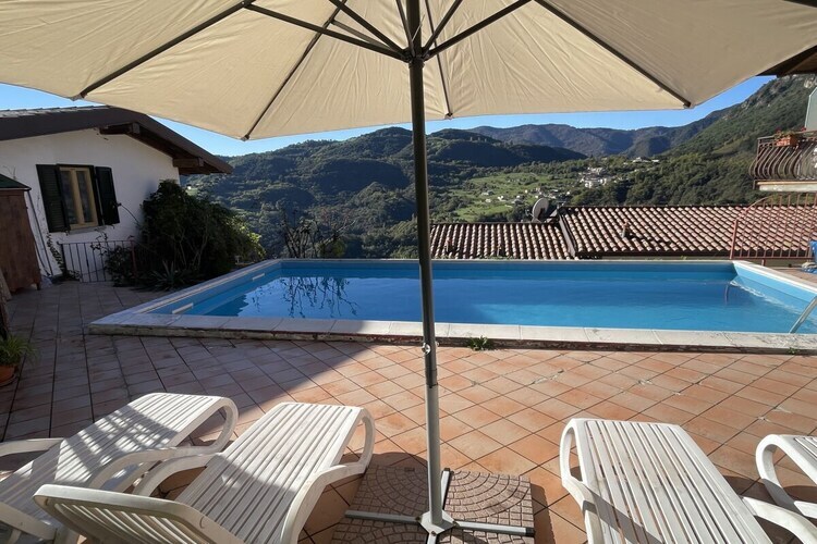 Maison Bella Berna à Vesio : terrasse et piscine - Photo 2