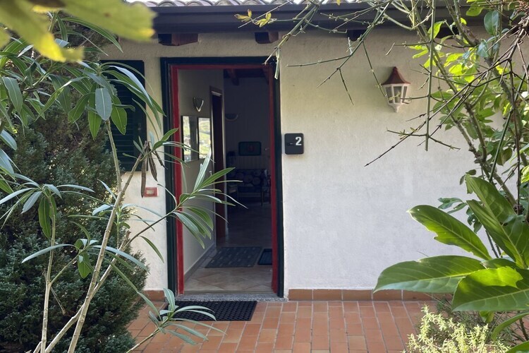 Maison Bella Berna à Vesio : terrasse et piscine - Photo 5