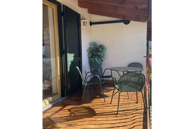 Maison Bella Berna à Vesio : terrasse et piscine - Photo 6